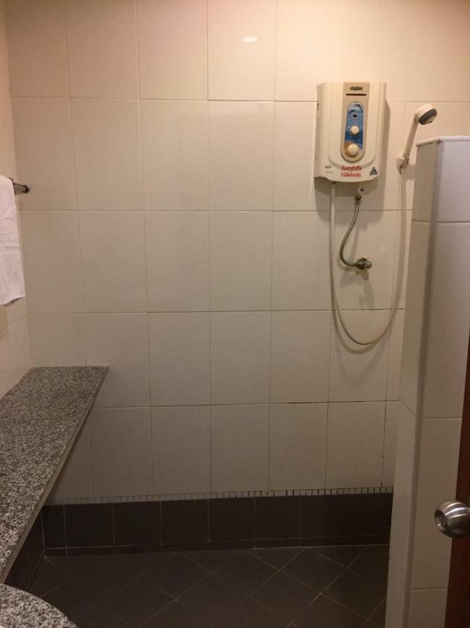 KP hotel Kumphawapi Eksteriør billede